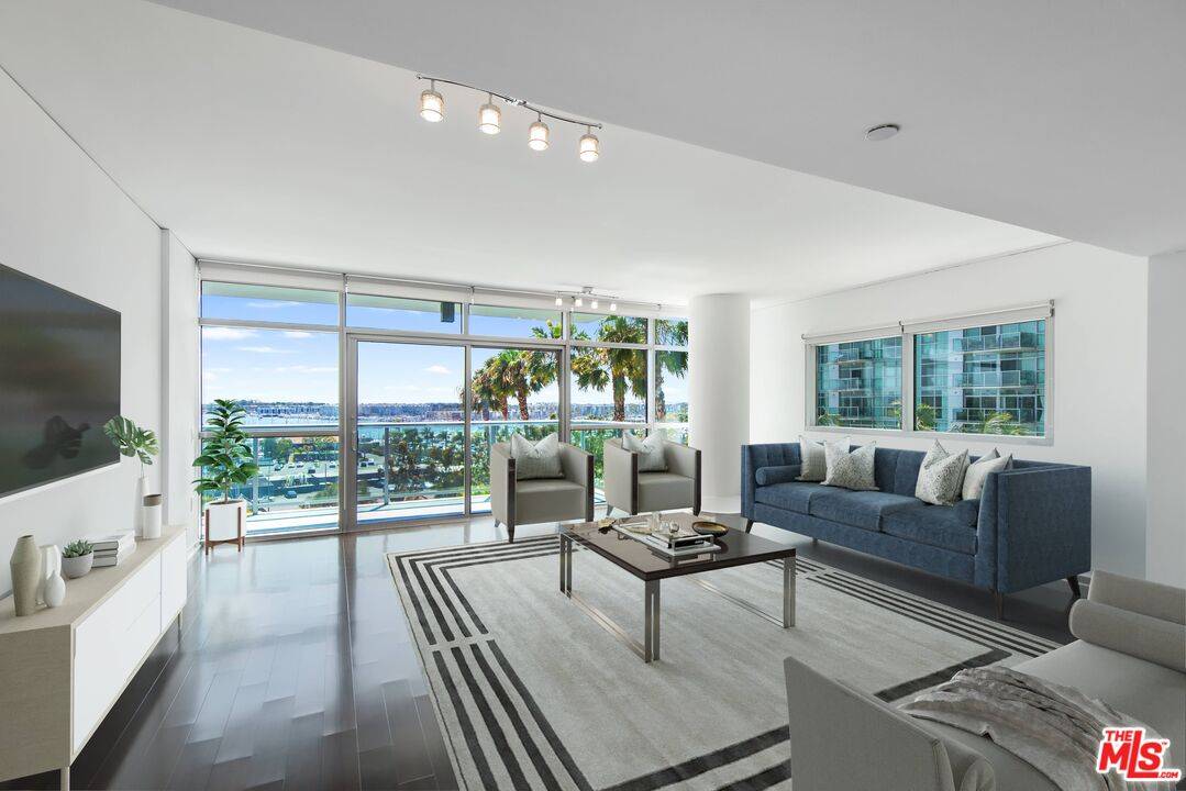 13650  MARINA POINTE DR LA