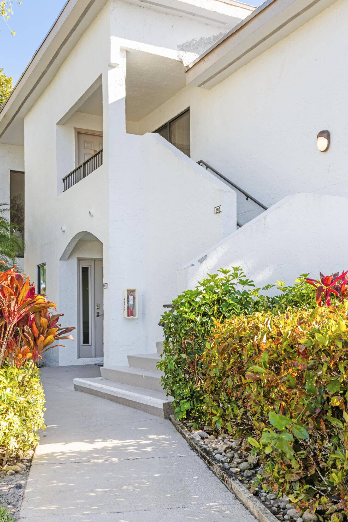 Completely furnished and turnkey, this exquisitely renovated 2 bedroom, 2 bath plus den CORNER Bobby Jones model has a NEW ROOF and is a perfect fusion of coastal elegance modern ...