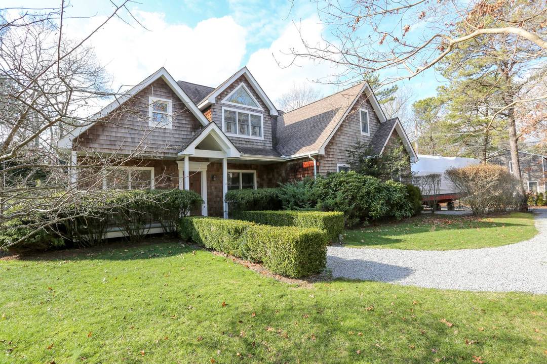 Gracious Five Bed four Bath Has Heated Pool, Hot Tub, Media Room