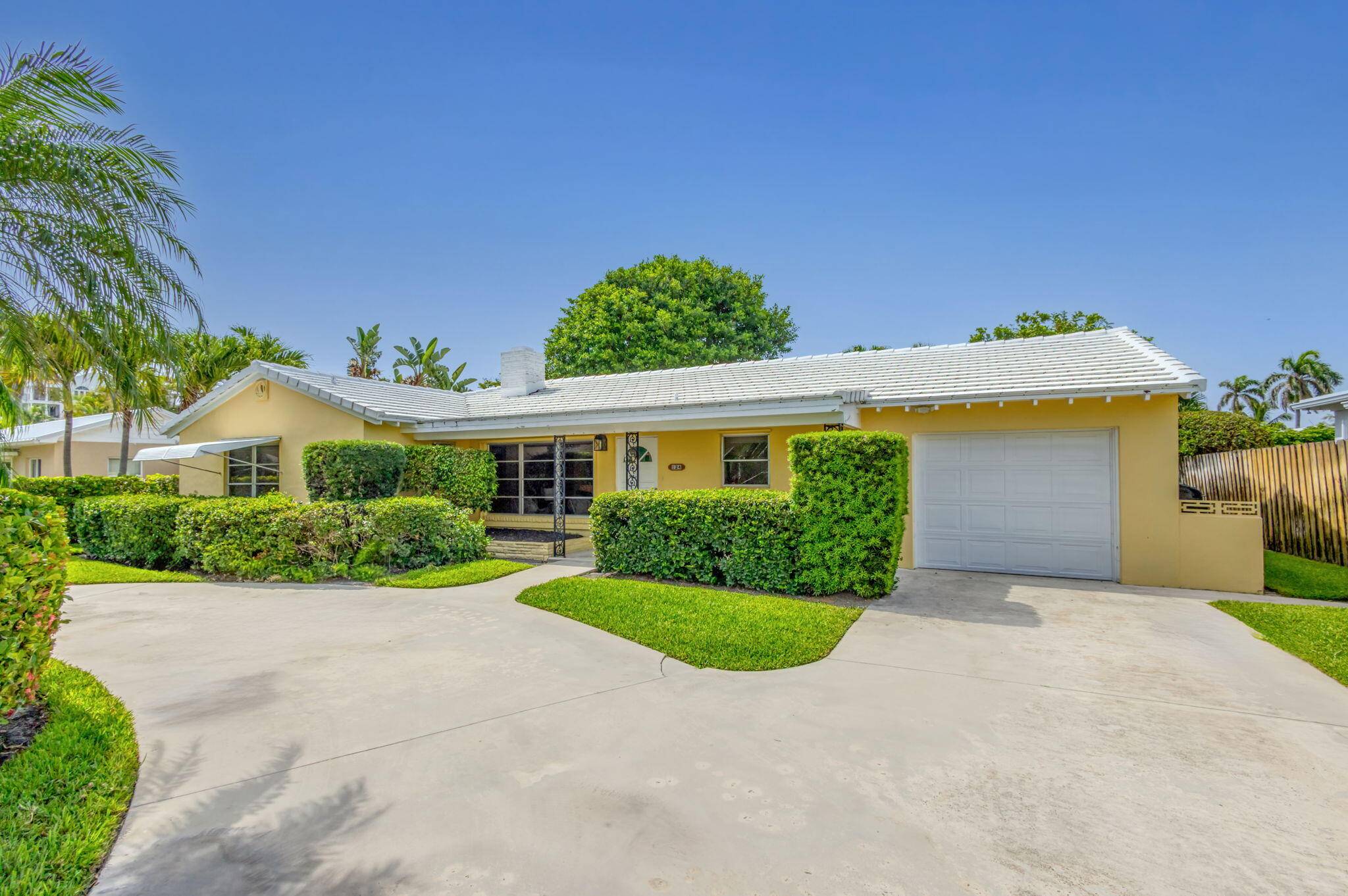 Only a block from the beautiful Palm Beach Shores beach and steps to great local dining.