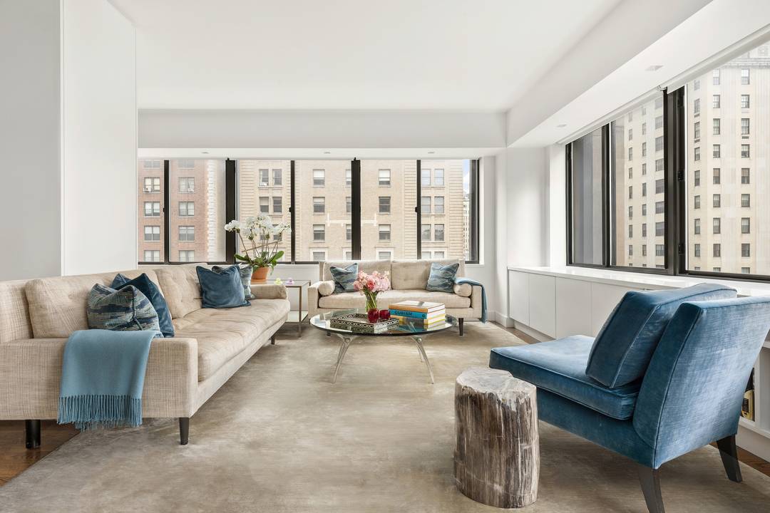 Situated in the heart of Manhattan's coveted Gold Coast, Residence 5BC at 900 Park Avenue is a grand, sun drenched three bedroom, three bathroom home boasting stunning views over Park ...