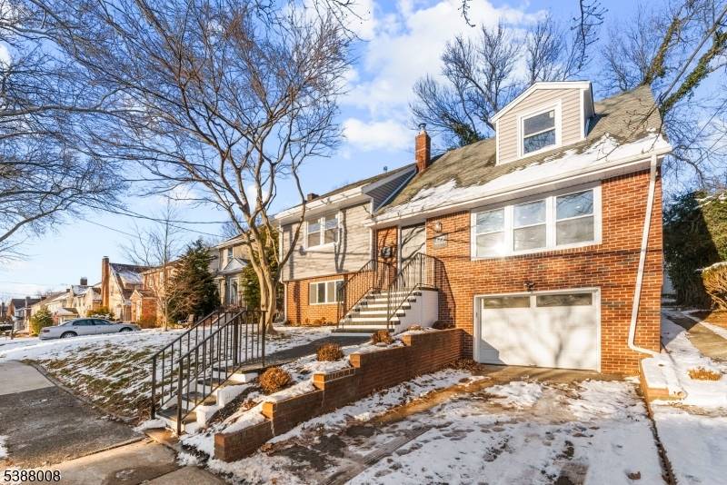 Welcome to this beautifully newly renovated 3 bedrooms, 2.