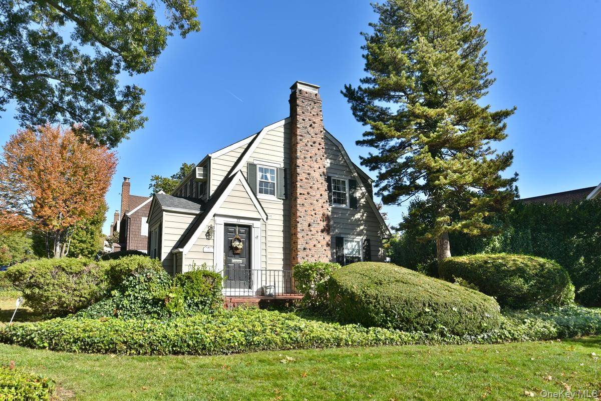 Welcome to 71 Chester Avenue, a beautiful 3 bedroom, 2 bath colonial located in the Western section of Garden City.