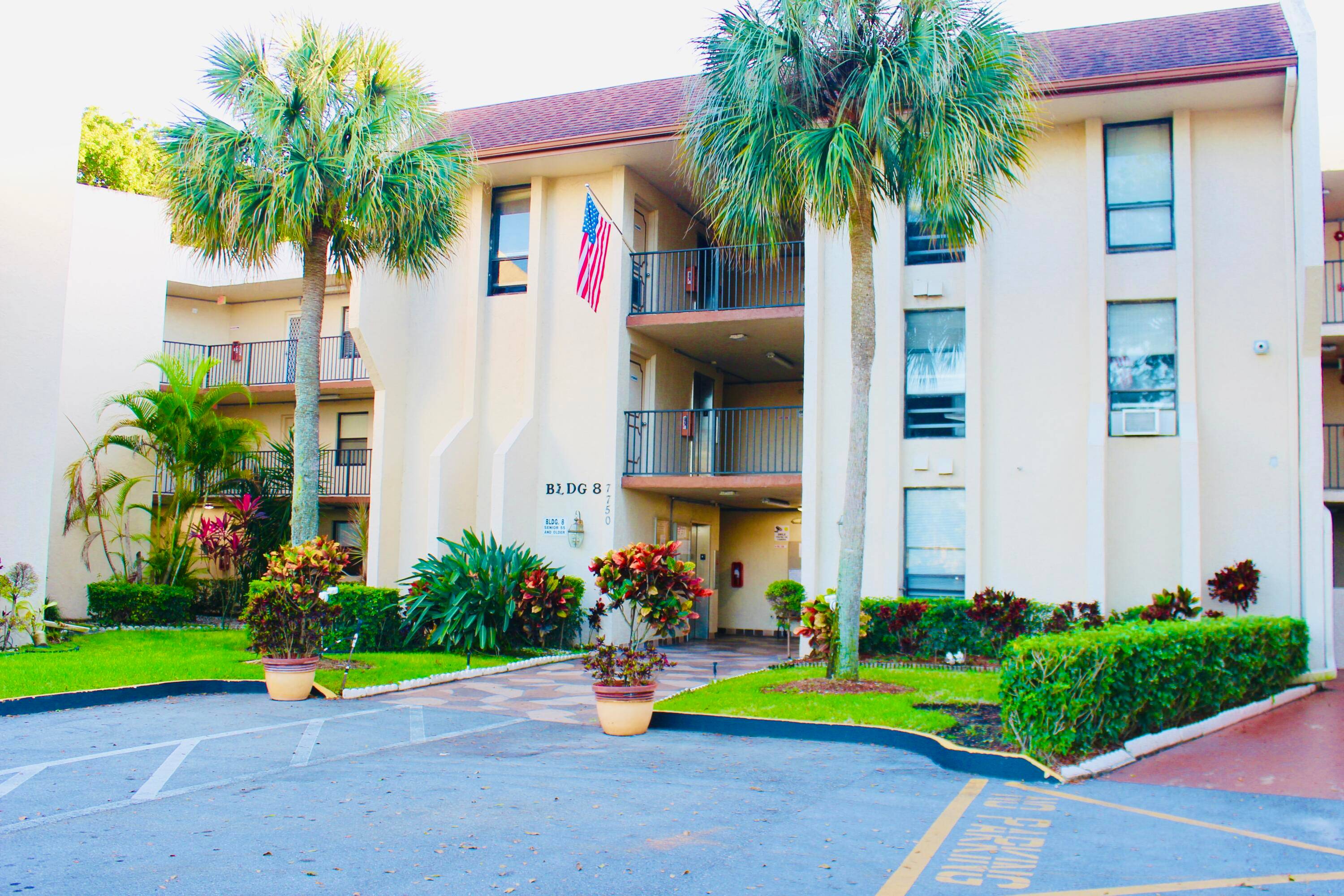 Welcome to your dream 55 and up living experience in Tamarac, Florida !