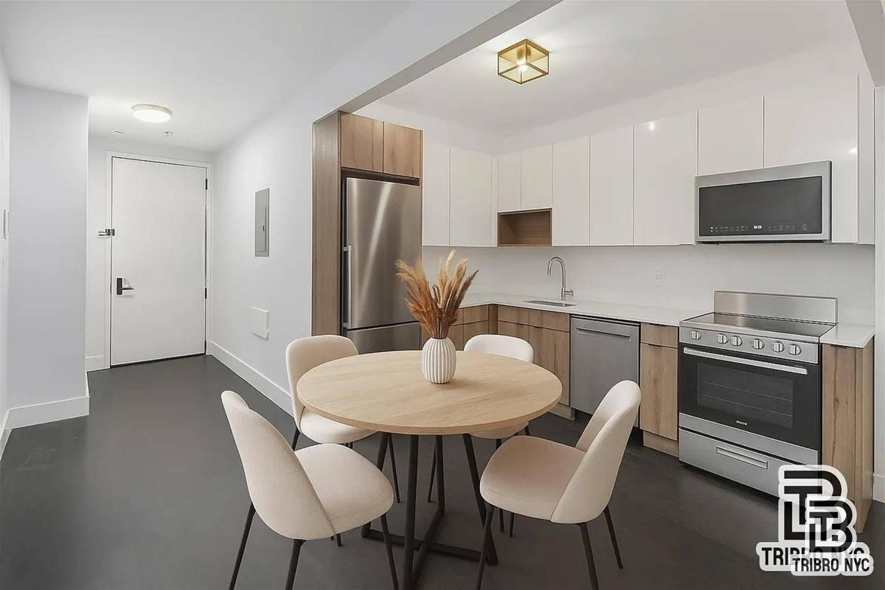 Beautiful Renovated 3 Bed New Building !