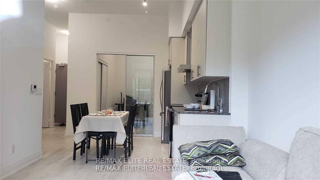 Beautiful Two Bedroom, 685 Sq F.