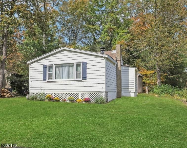 Cozy 2 BR ranch with Upper Greenwood Lake Property Assoc.