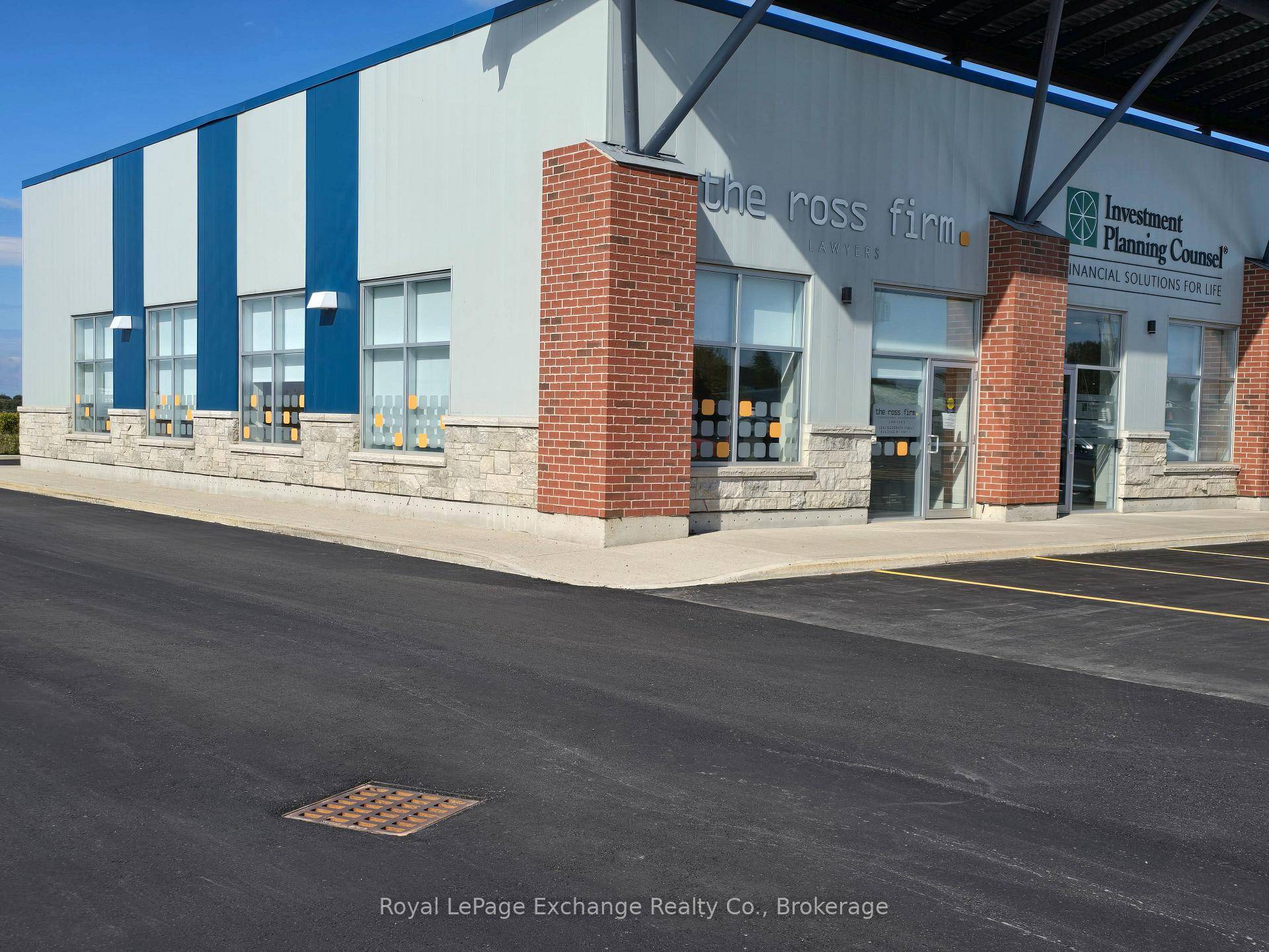 Discover a stylish 1, 600 sqft commercial space in the heart of Port Elgins business area perfectly configured for office or retail use.