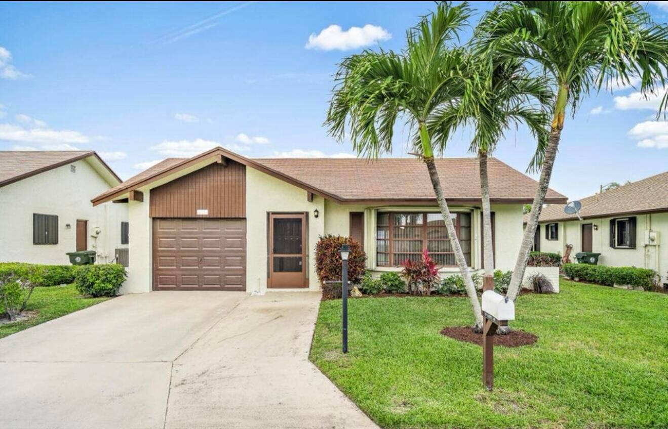 This gorgeous 2 bedroom, 2 bathroom single family home is move in ready !