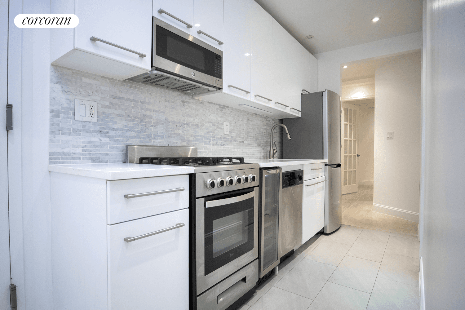 Prime Flatiron 3 bedroom, 1 bath apartment with laundry in unit.