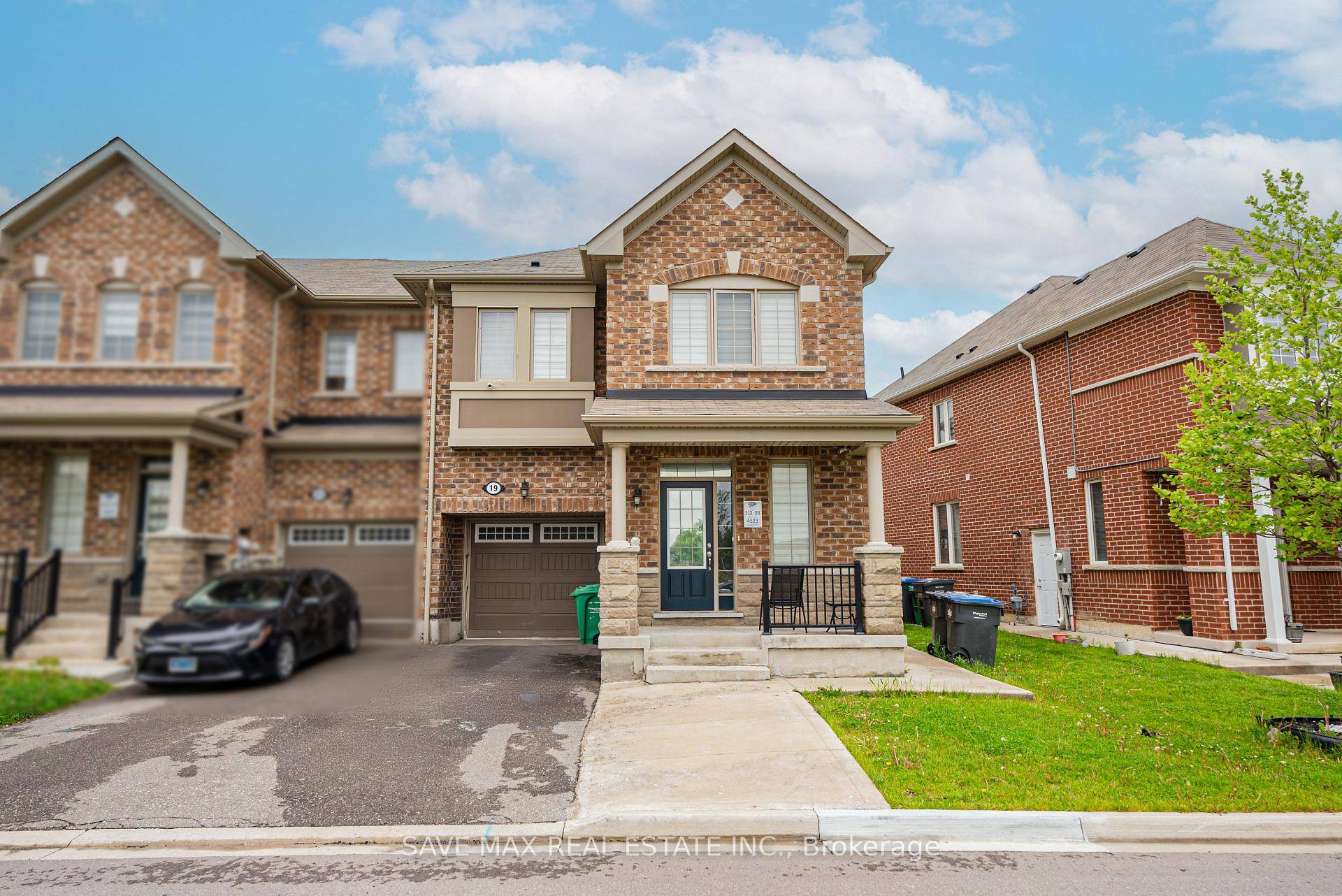 Beautiful 1 Bedroom plus Den legally finished basement available for Rent.