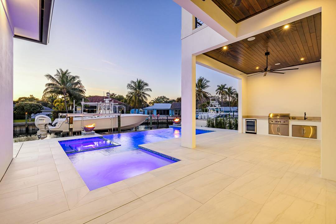 Brand new waterfront construction in the heart of Palm Beach Gardens offering the perfect blend of luxury and functionality.