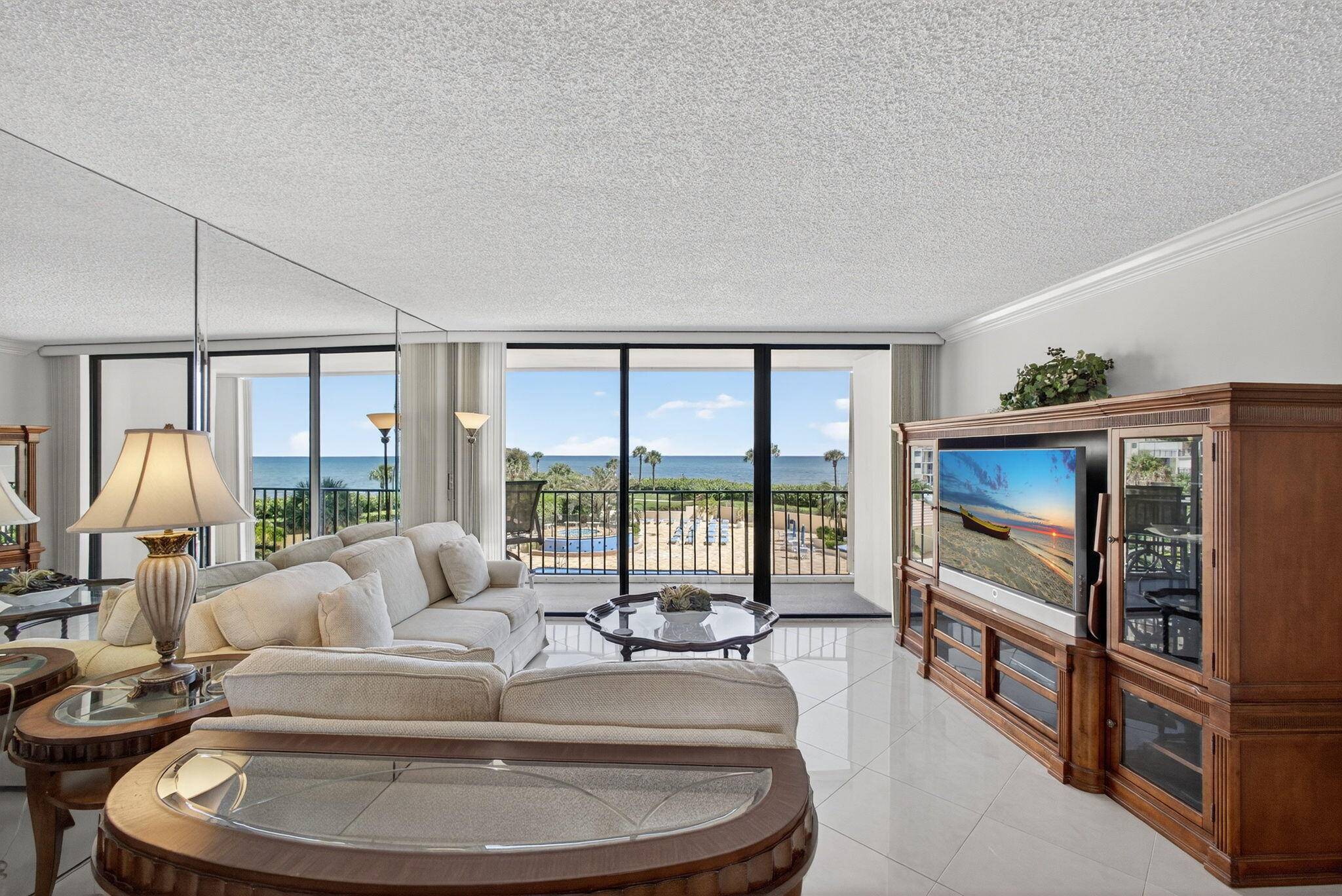 Spend your winter retreat by the beach !