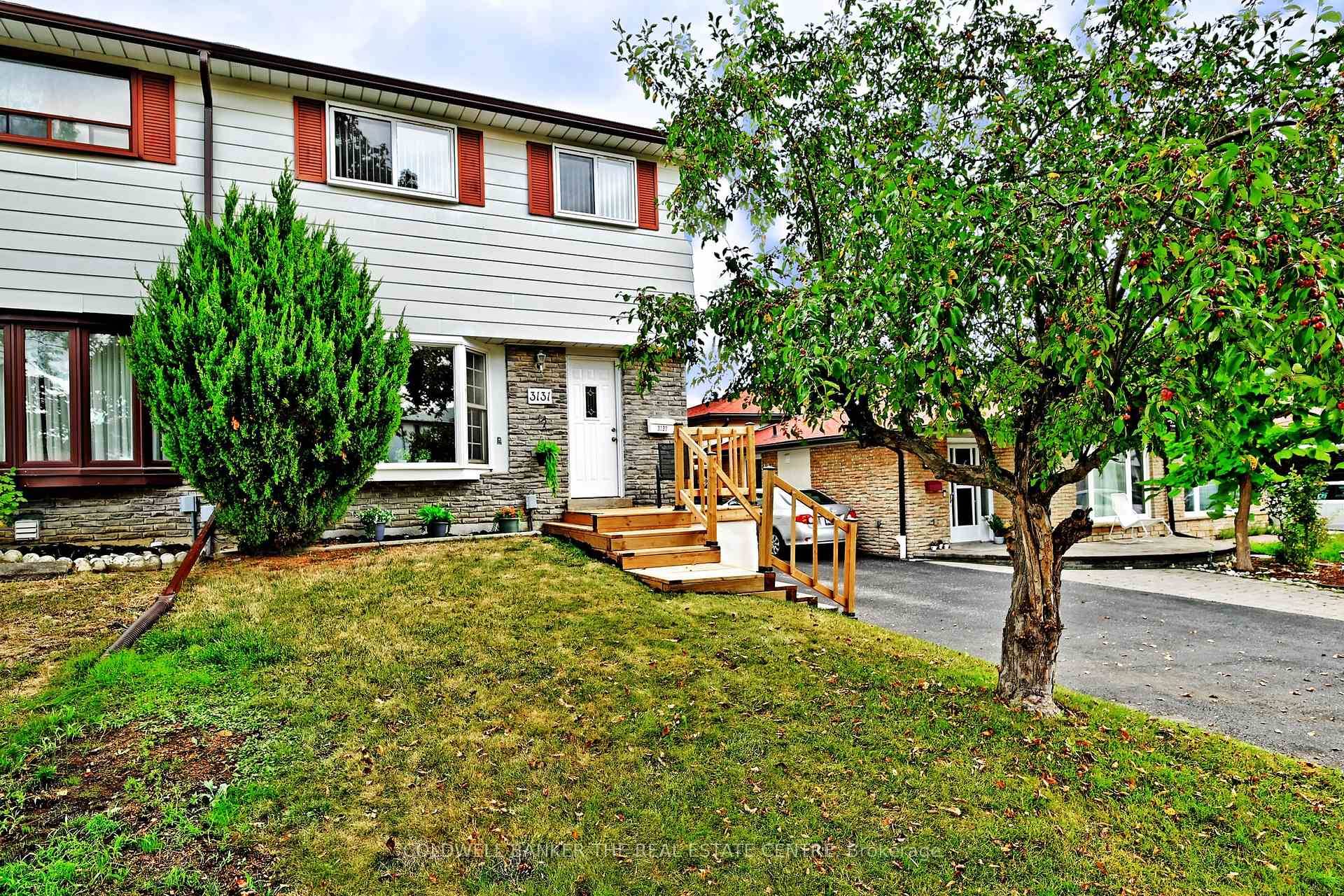 BRIGHT 4 BEDROOM APPLEWOOD SEMI WITH IN LAW POTENTIAL !