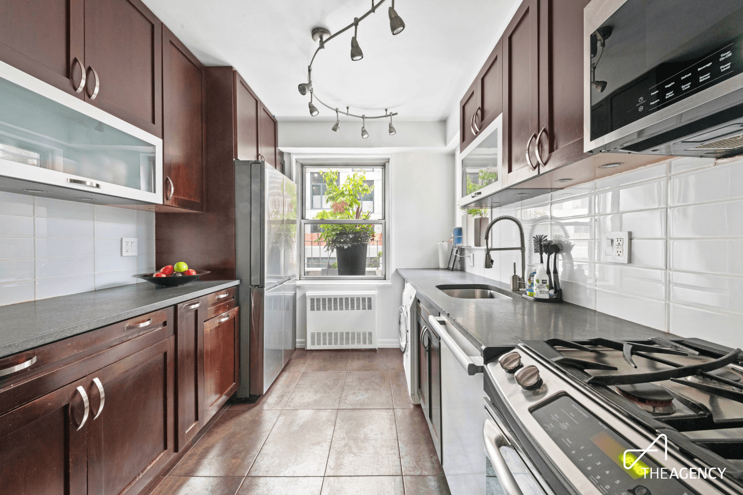 Terrace Lovers A Rare Midtown Gem with Iconic Views Perched high above East 56th Street between Park and Lexington Avenues, this two bedroom plus home office residence features an extraordinary ...