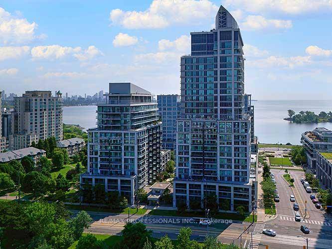 Fantastic lakeside living at Voyager 1 !
