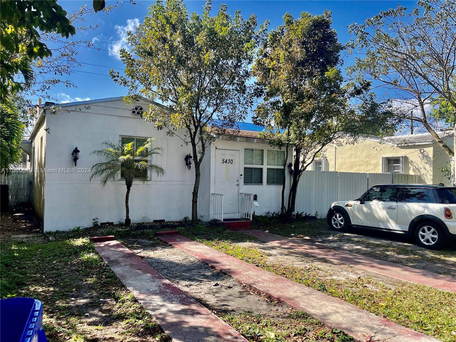 This single family home located in 5, 50 SF lot, No HOA, one floor with three beedrooms and 2 baths, laundry room, big and wide fenced patio.