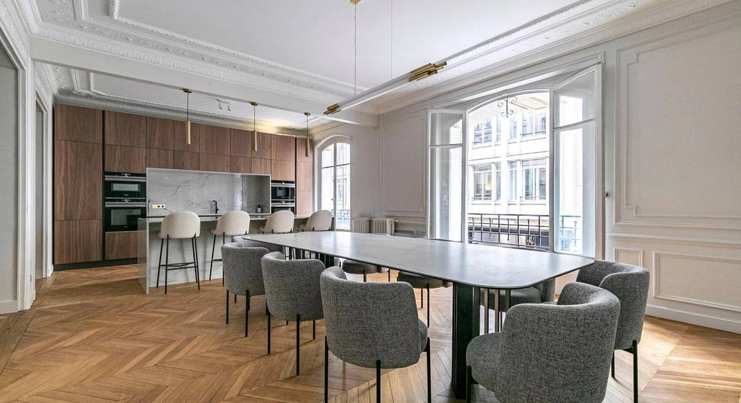 Elegant 5-Bedroom Apartment in Porte-Dauphine, Paris 16ème