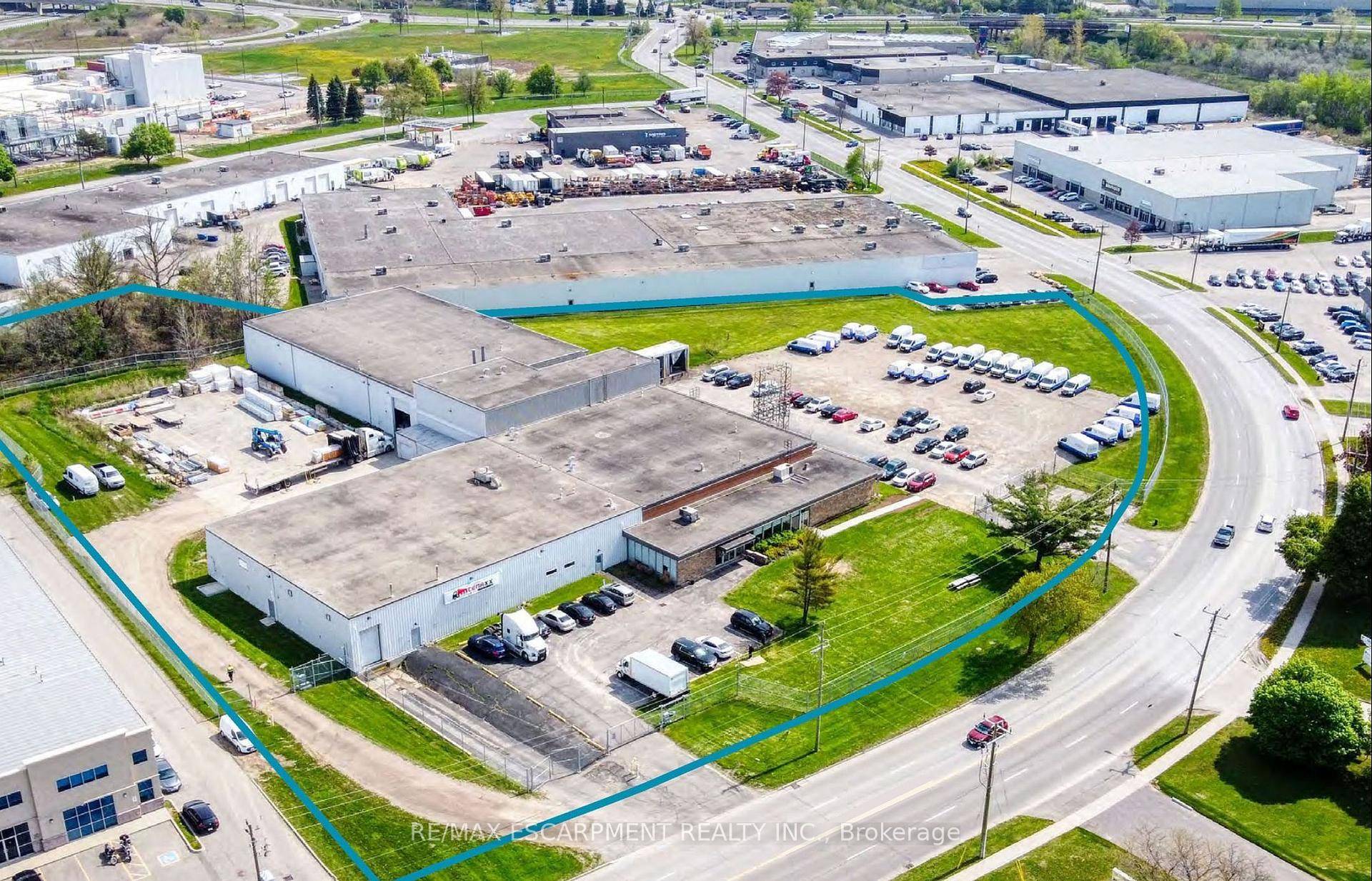Strategically positioned in Brantford's established industrial corridor, this versatile 10, 316 sq ft industrial unit offers immediate Hwy 403 access and efficient connections to major Canadian and U.