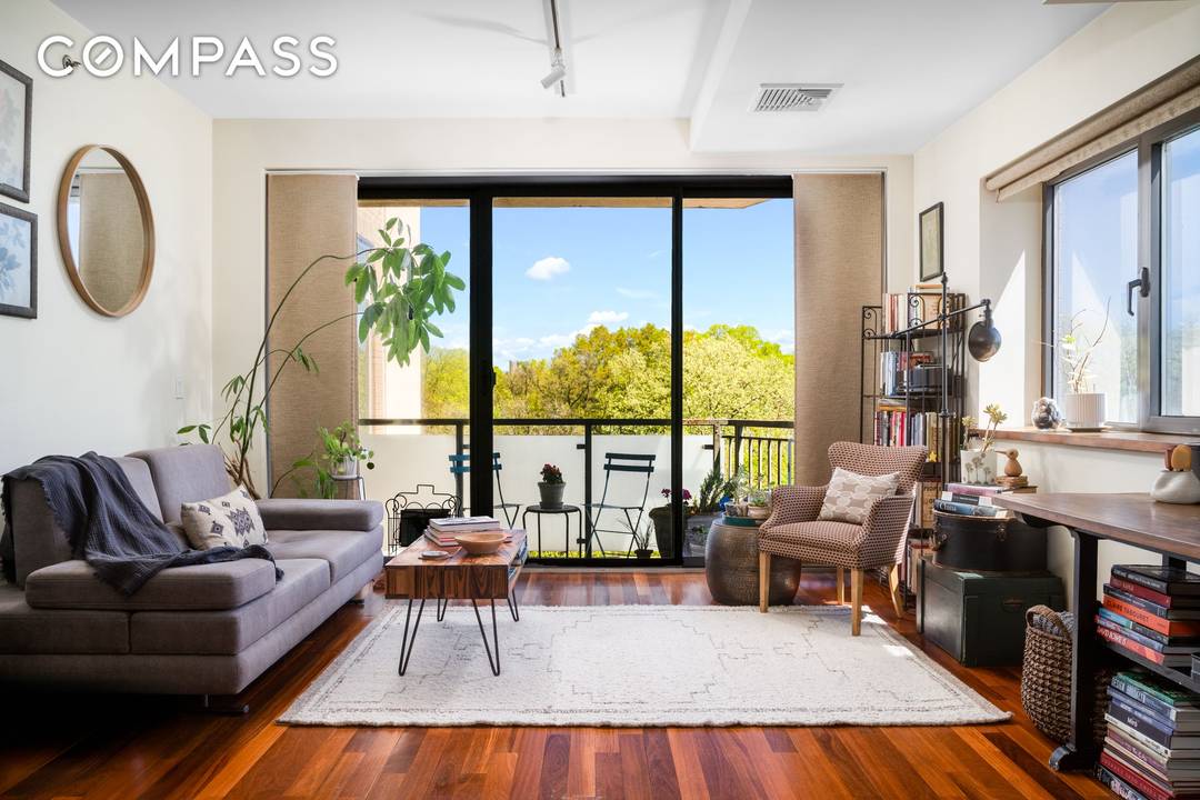 Gorgeous lovingly maintained two bedroom two bathroom home in Windsor Terrace at the Park Circle !