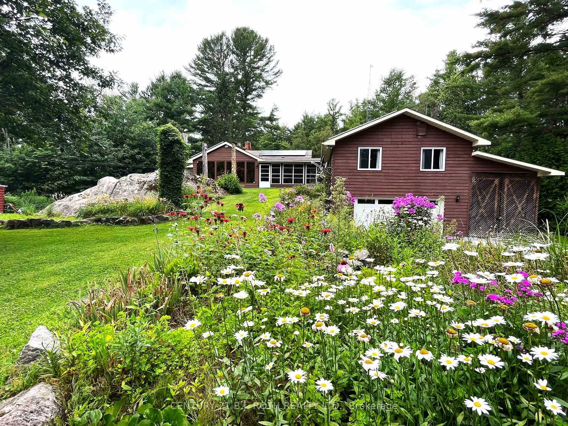 This 4 Season Retreat with 2 Separate Living areas is a Nature lovers Paradise !