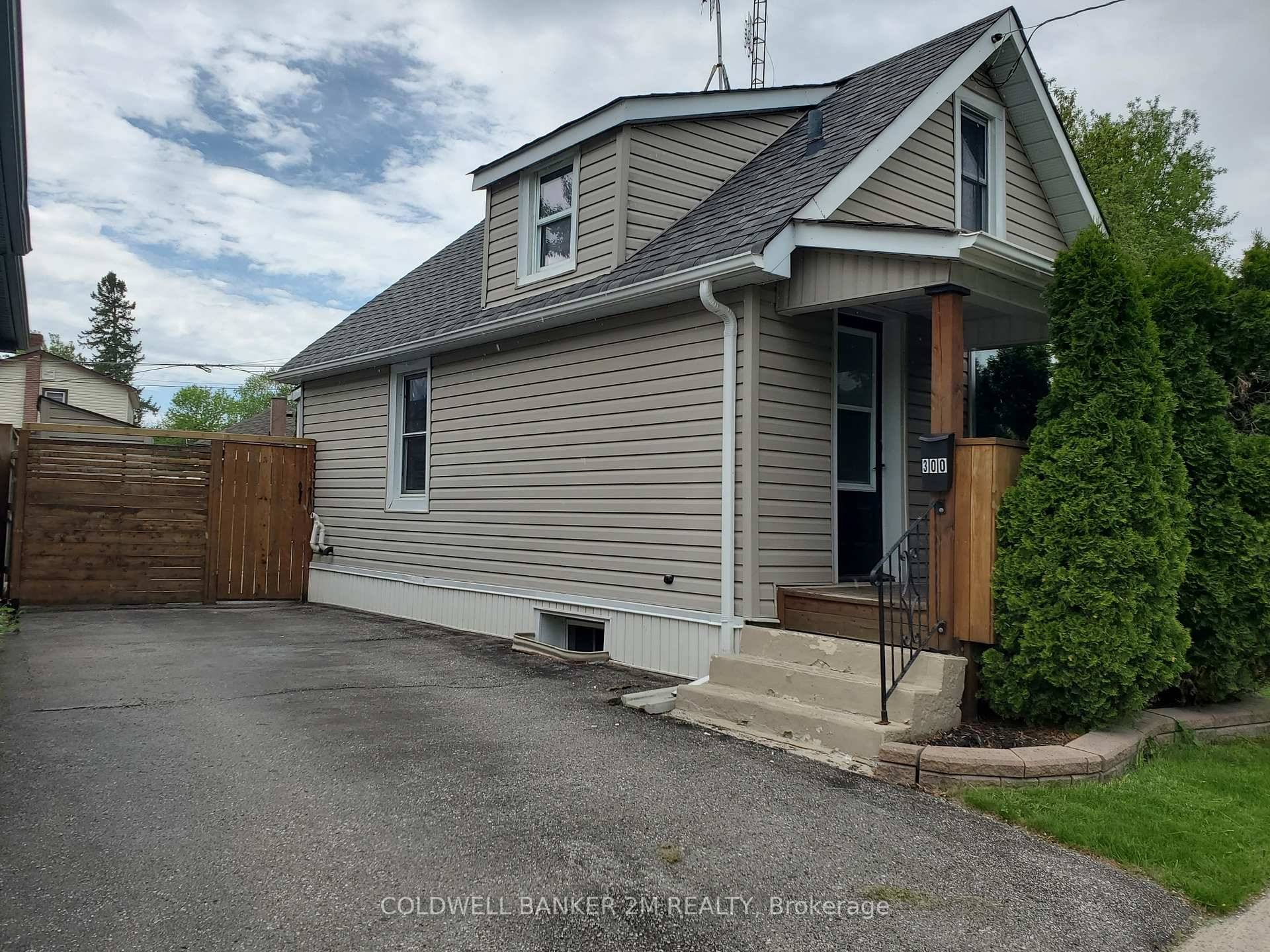 Full House For Lease ! Fully Detached, A Fenced Private Yard And Parking For 2 Vehicles !