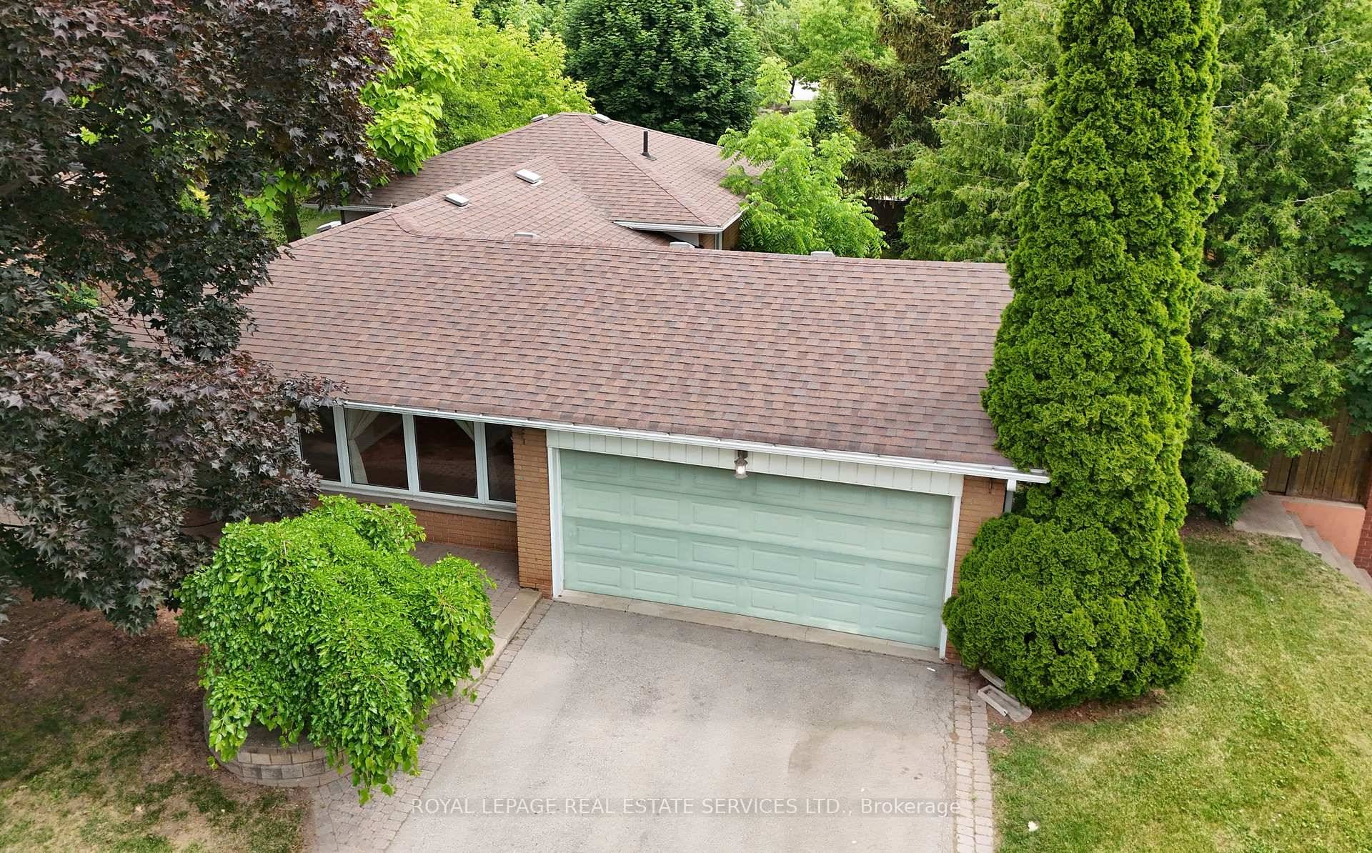 Welcome to Bridge Road in desirable South West Oakville, where this solid 4 level backsplit with a double garage sits on a generous 60 x 100 ft lot backing directly ...