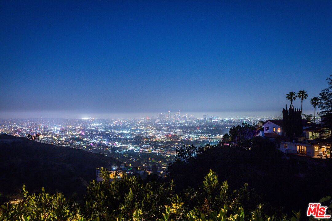 8148 Mannix Dr 3BR Hollywood Hills East La