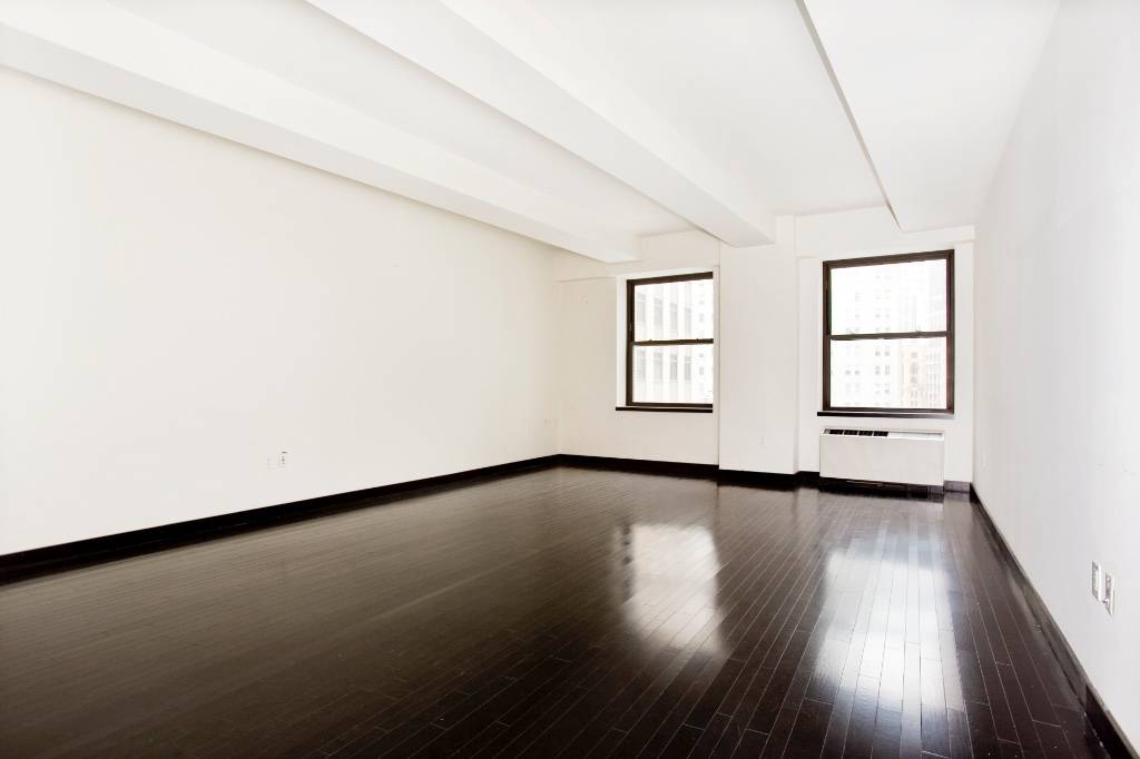 HIGH FLOOR SOUTHERN UNOBSTRUCTED VIEWS Can be sold vacant or with tenant in place.