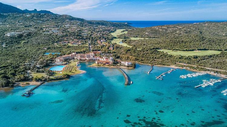 Villa with swimming pool spread over two levels, located on the Costa Smeralda, with a beautiful view of the north-eastern coast of Sardinia.