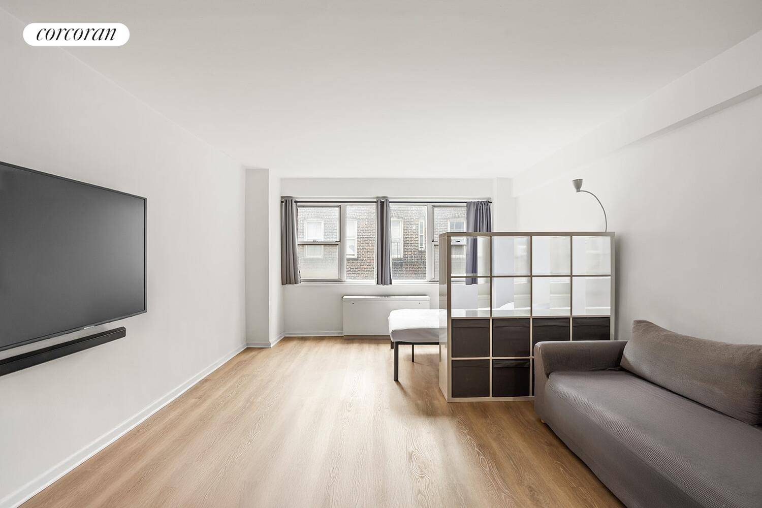 Where Classic Comfort Meets Midtown Convenience Welcome to your perfect Midtown retreat a bright and quiet studio nestled in the heart of Turtle Bay at 321 East 48th Street.