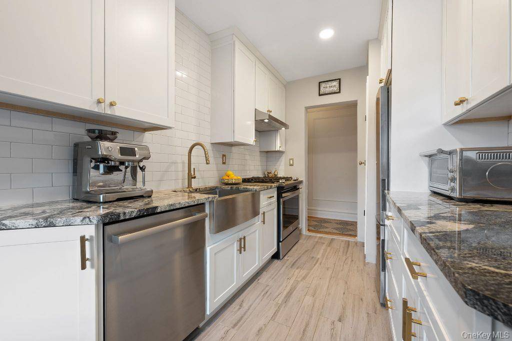Fully renovated two bedroom CO OP in The Northgate, one of Garth Road s premier Tudors, offering panoramic views of downtown Scarsdale and requiring only 10 down.
