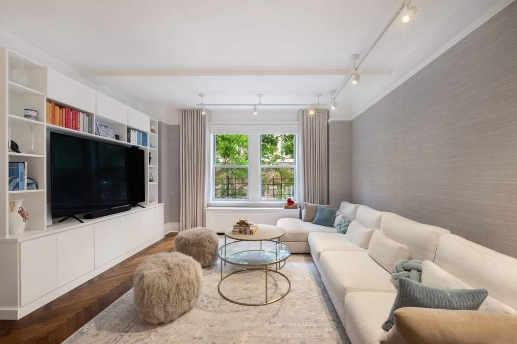 Residence 2A 220 West 93rd Street Nestled in the heart of the Upper West Side, Residence 2A at the distinguished 220 West 93rd Street Condominium epitomizes the elegance of prewar ...