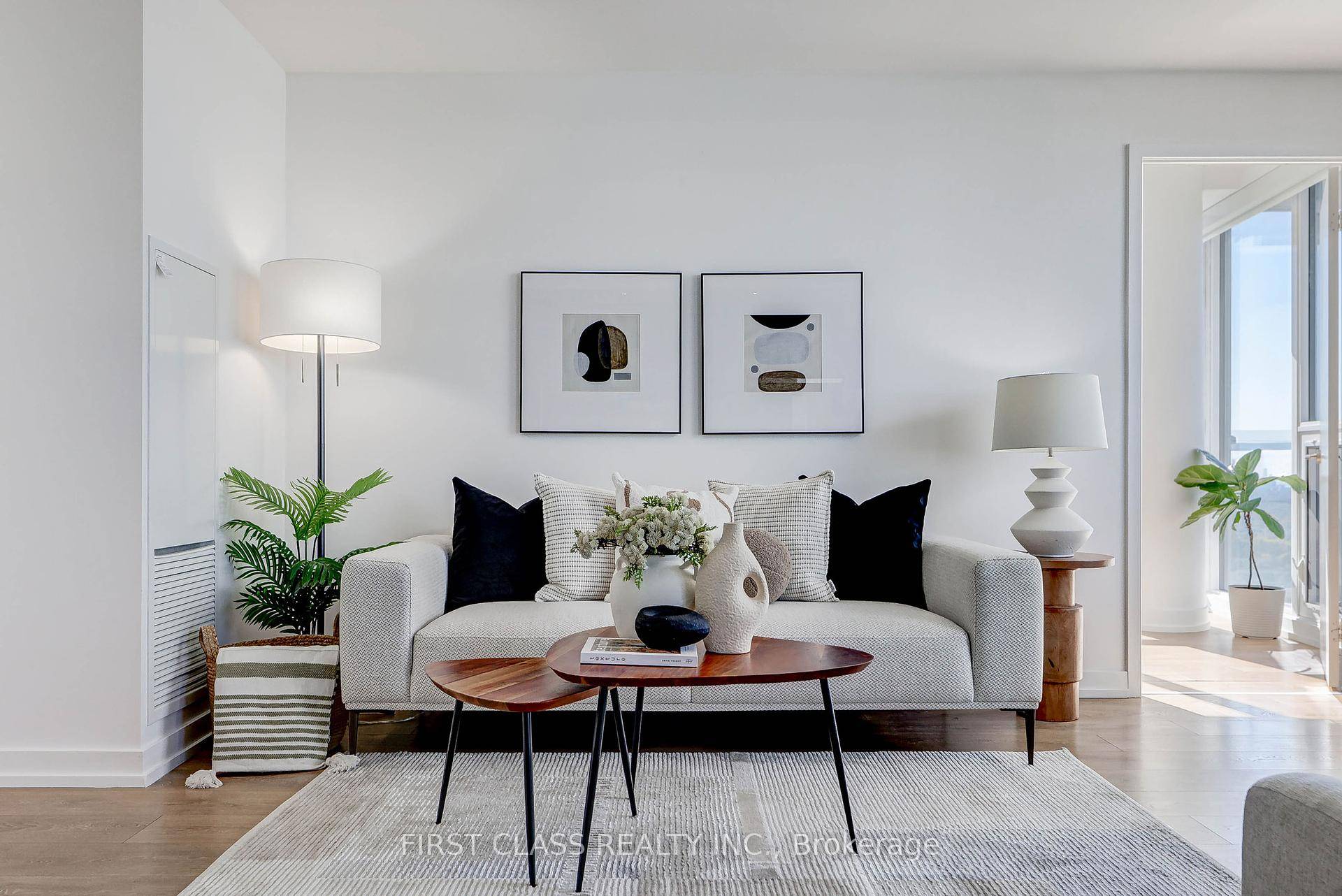 Your search is over ! This stunning top floor corner unit offers unbeatable south and west exposure with breath taking city views, including the iconic CN Tower.