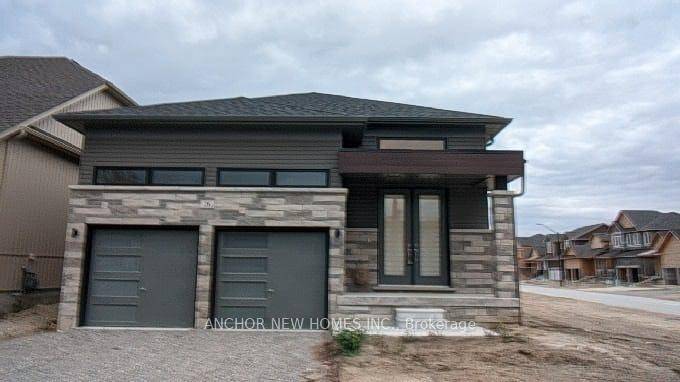 This almost New 3 Bedroom, 3 Bathroom Bungalow Is Available Immediately.