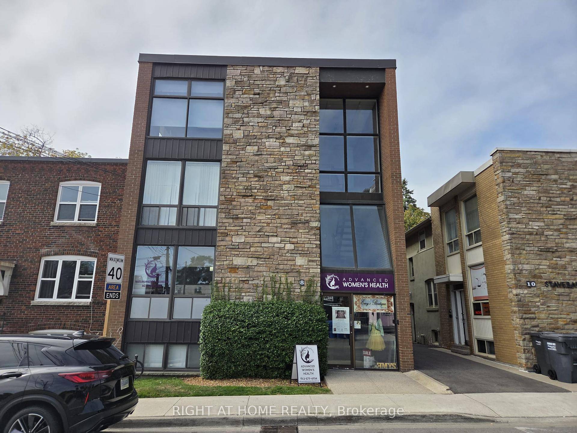 Five year lease available for professional use building includes doctors and lawyers.