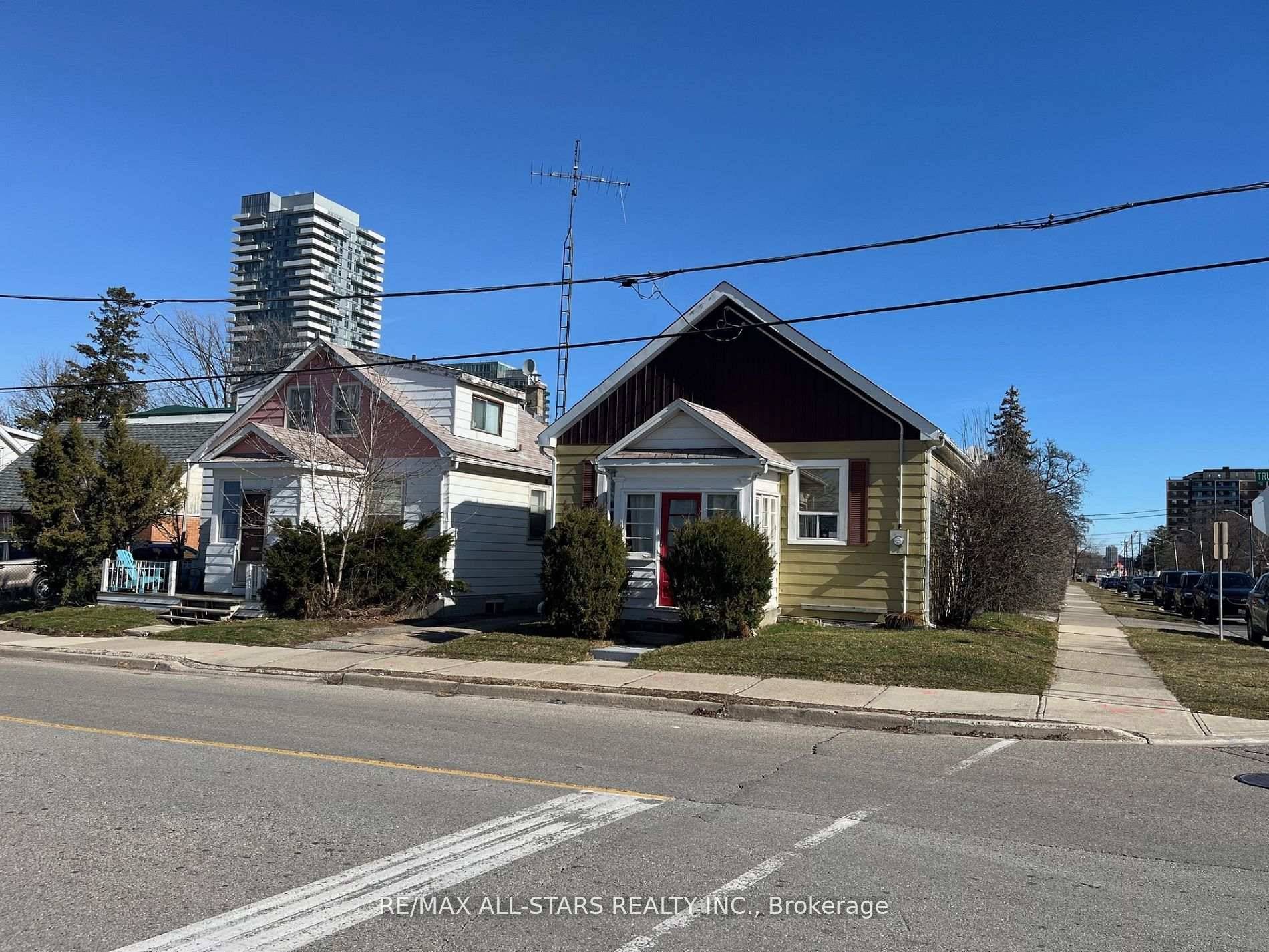 Welcome to 34 Trueman St in the sought after Queen Corridor.