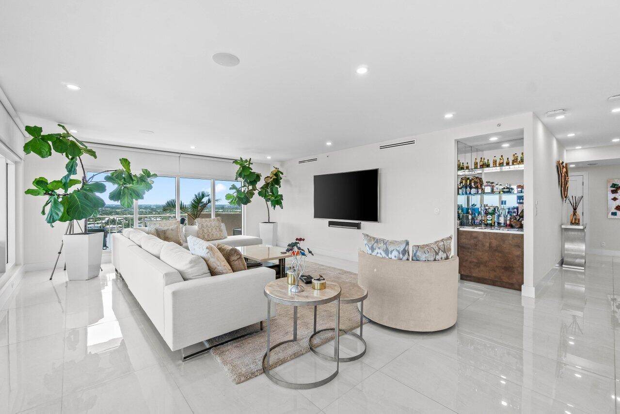 SPECTACULAR TOTALLY RENOVATED SE CORNER APARTMENT 3 BEDROOMS, 3 FULL BATHS !
