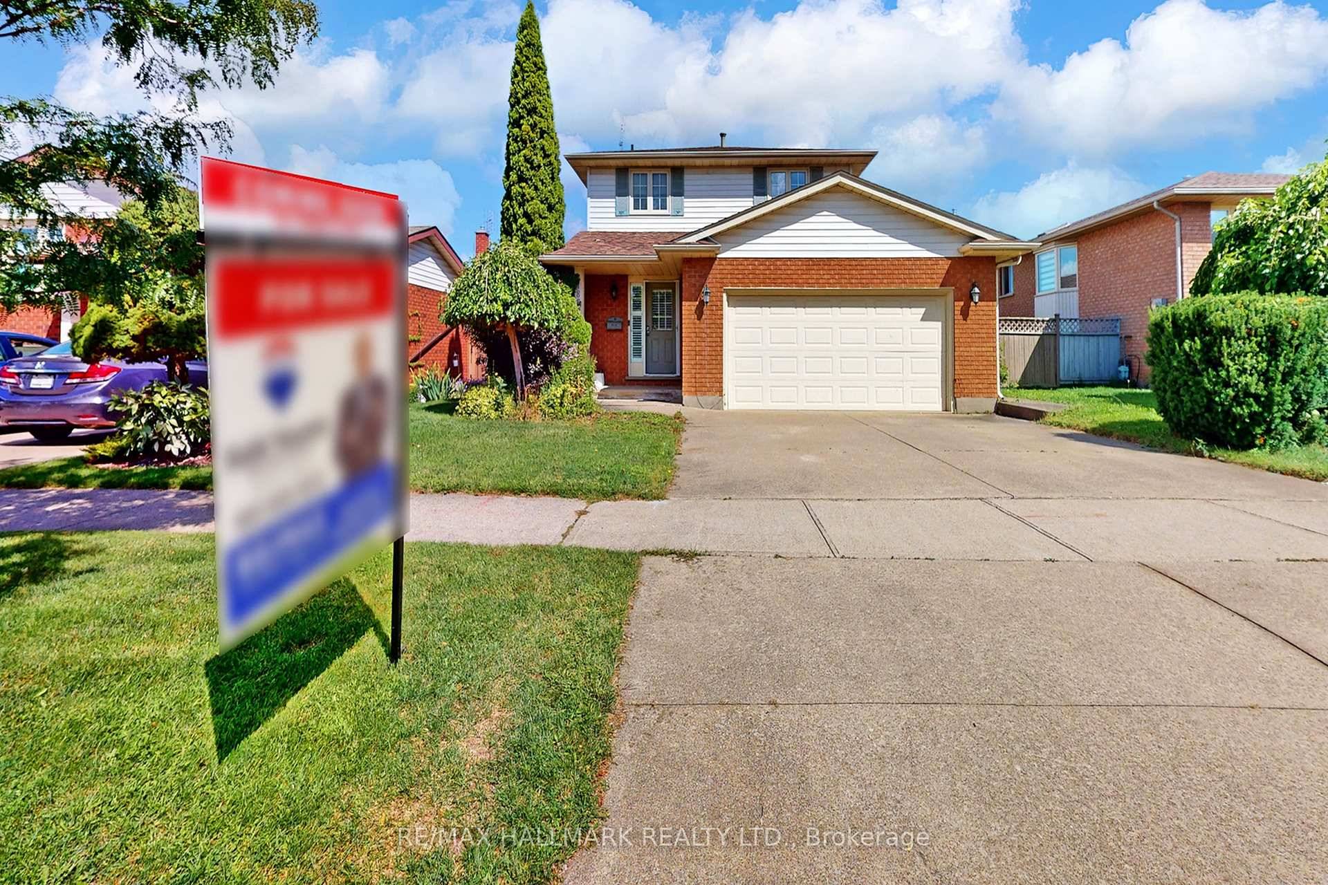 Welcome to 7863 Alfred Street, Niagara Falls a beautifully maintained luxury home in the prestigious West Wood community.