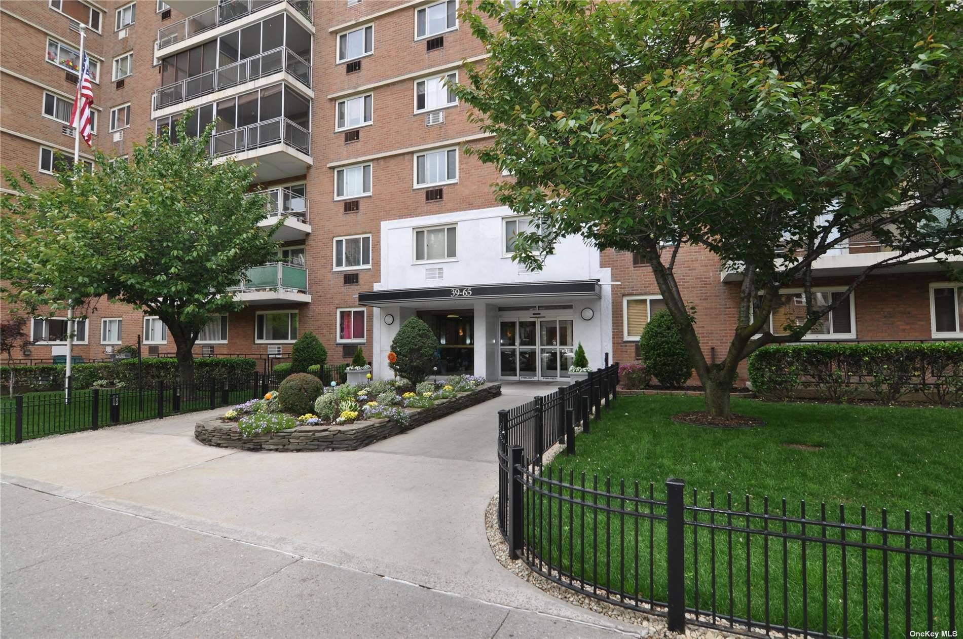 Bright lovely 2 bedroom 1 bath coop with a private terrace with spectacular view of Manhattan.