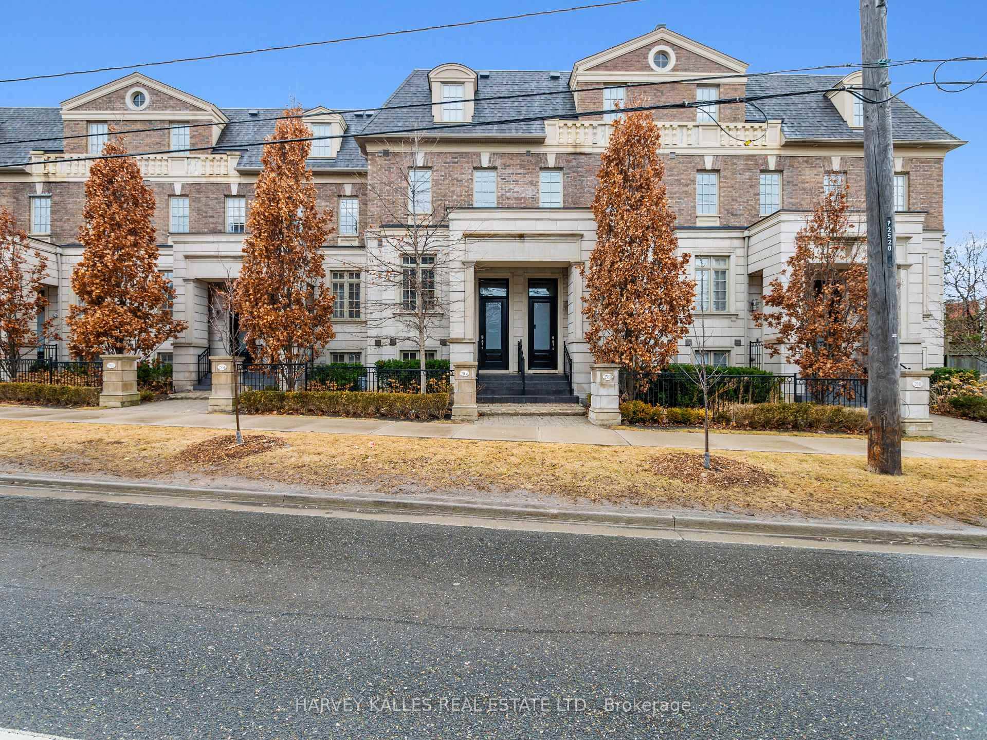 Experience unparalleled luxury in this show stopping executive townhouse at Bayview amp ; York MillsRd, showcasing refined custom design amp ; exceptional comfort throughout.