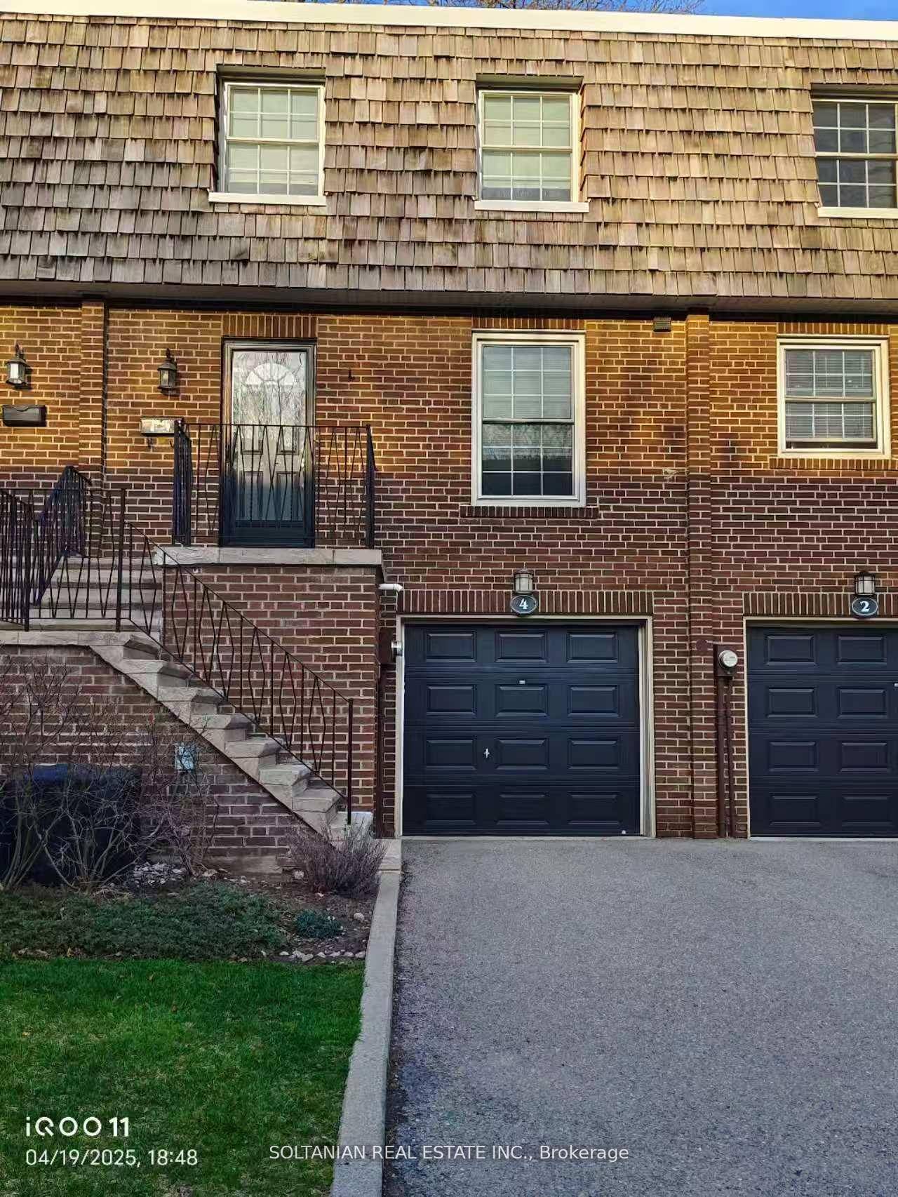 Beautiful 3 bedroom townhouse !