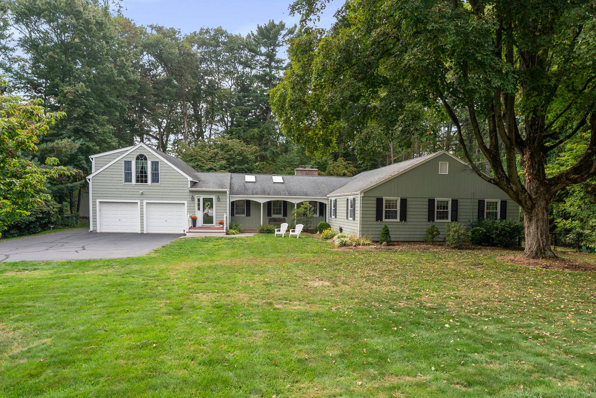 Sprawling ranch in the sought after Buttonball neighborhood !