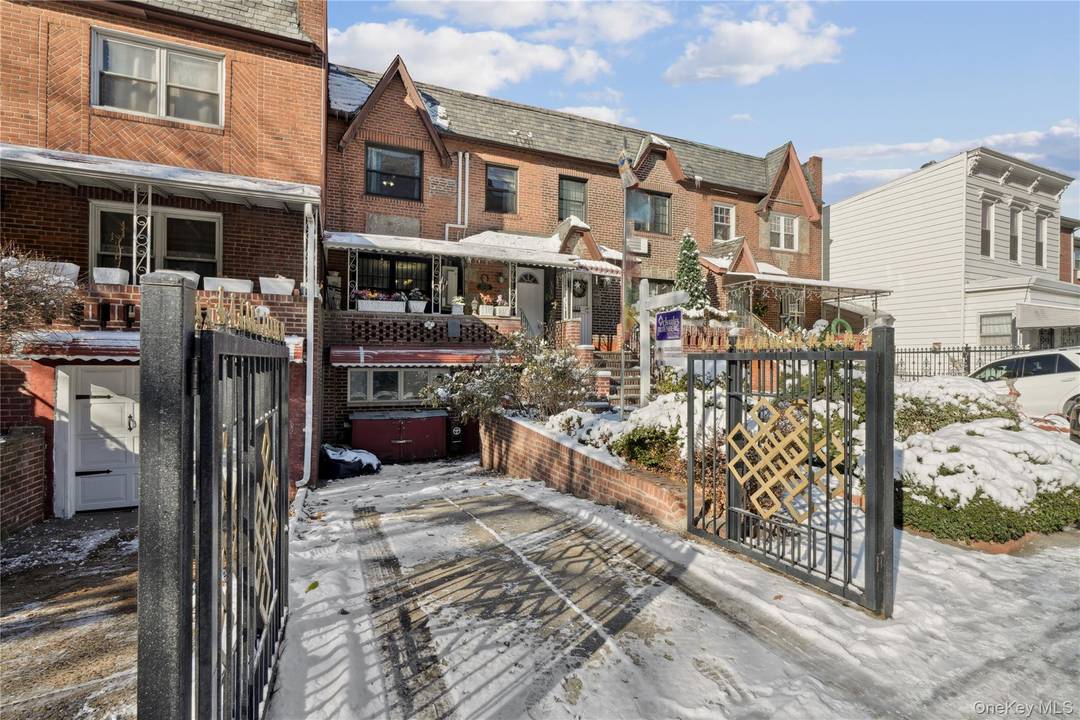 Charming Two Family Home in the Heart of Woodside Welcome to this beautifully maintained two family residence nestled right in the heart of Woodside.