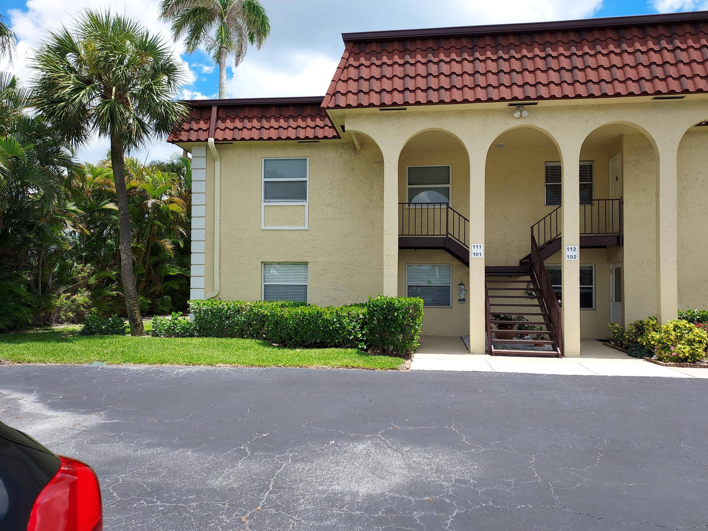 Very nice ground floor, one level unit with screened in patio, close to the heated pool.