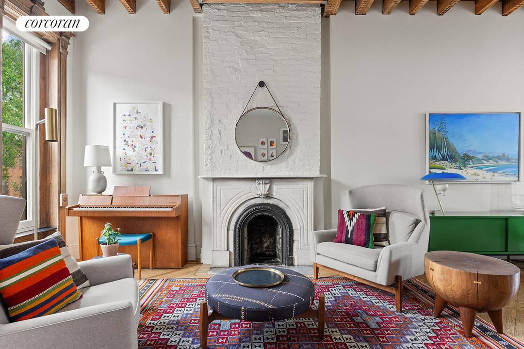 369 6th Street A Masterclass in Park Slope Refinement 369 6th Street is a thoughtfully renovated townhouse situated in Park Slope on a charming tree lined block.