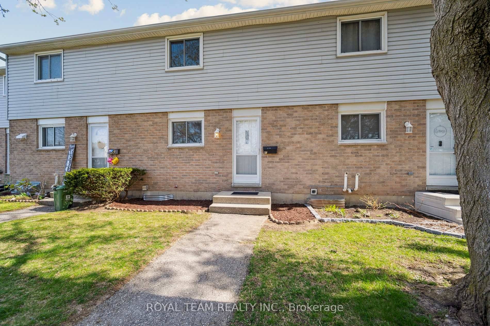 Welcome To This Bright, Light Filled 3 Bedroom 3 Washroom Townhome !