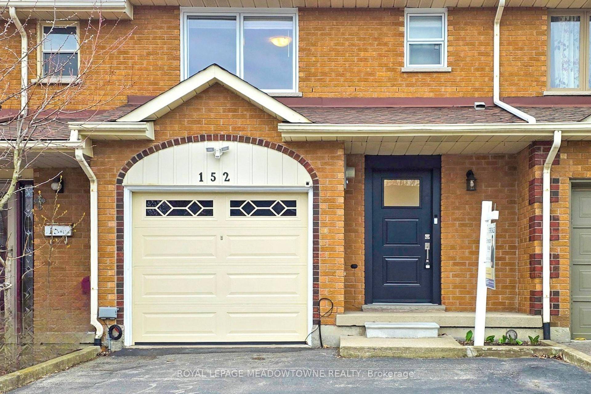 Welcome to 152 Essling Ave a beautifully maintained, turnkey freehold townhome in a highly sought after, family friendly neighbourhood on Hamilton Mountain.