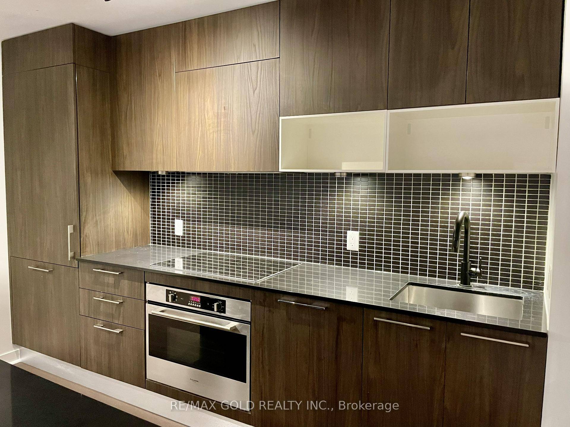 Welcome to Suite 310 at Kingly Condos, a stylish and sun filled 2 bedroom, 2 bath corner suite in the heart of King West.