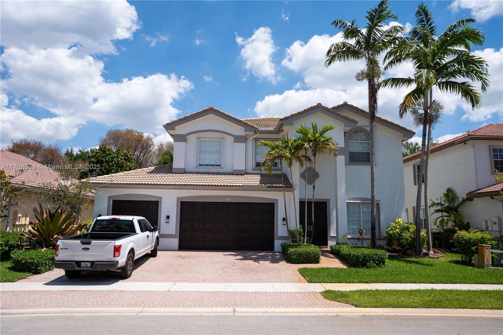 SPACIOUS, BEAUTIFUL HOME WITH 5 BEDROOMS AND 3 FULL BATHROOMS AND AMAZING POOL.